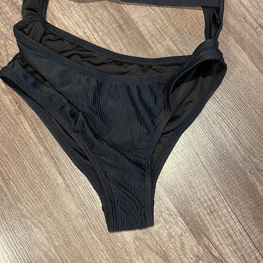 NWT - Ris-k Adventure One Piece. Size small - Picture 5 of 8